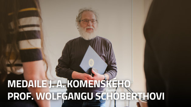 Medaile J. A. Komenského prof. W. Schoberthovi